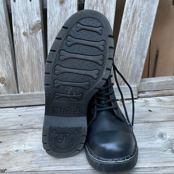 T.U.K. 10 Eye Black Matt combat boots US size 7 women’s - Picture 16 of 16